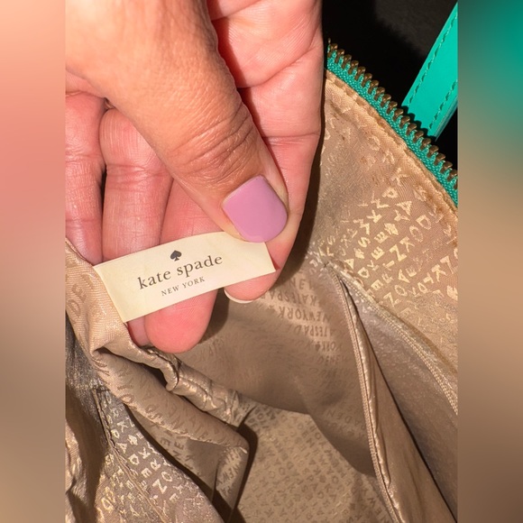 Kade Spade turquoise/sea foam blue shell Amazon exterior, preowned,still good. - Picture 5 of 5